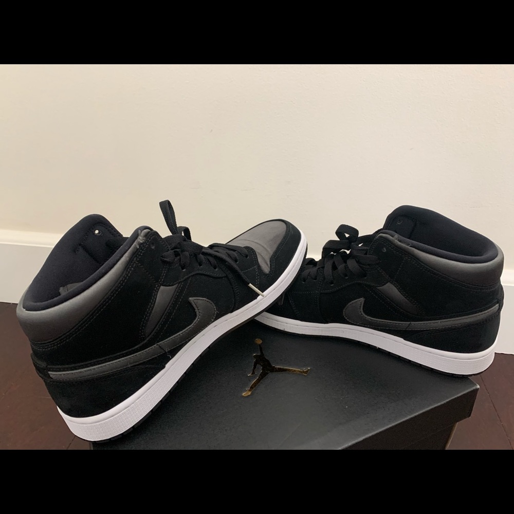AIR JORDAN 1 MID SE